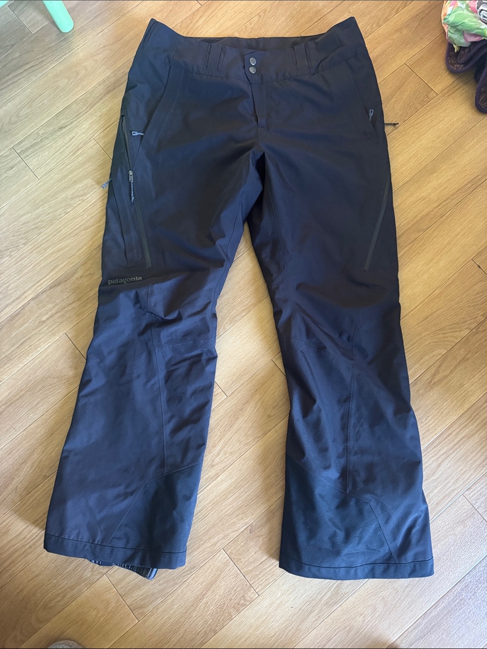 Patagonia women's insulated gortex Snowbelle  ski pants Black Waterproof. XL